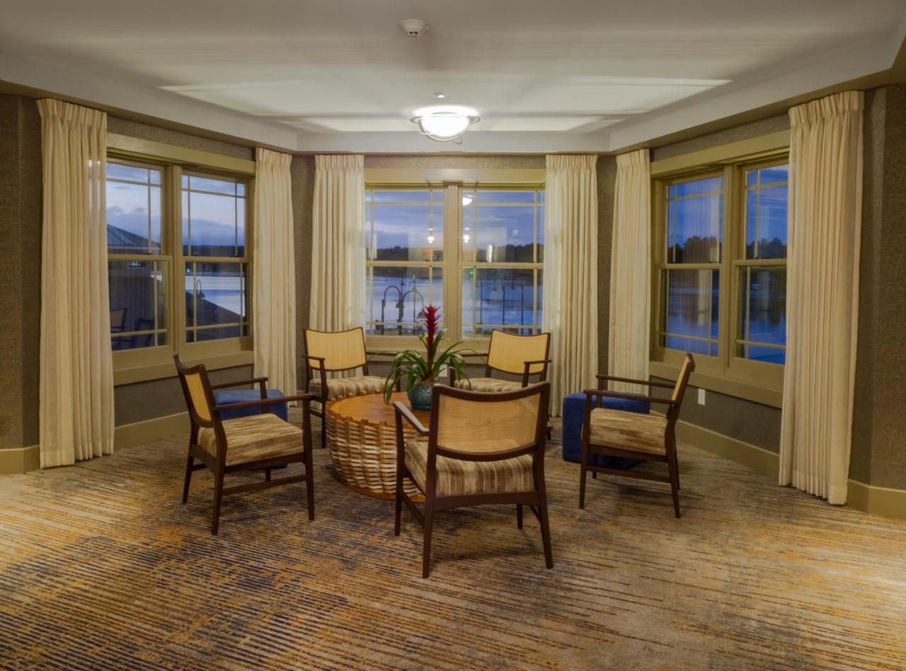 Chautauqua Harbor Hotel - Jamestown Celoron 外观 照片